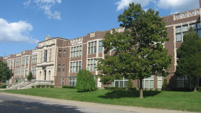 File:Louisville Male High School, old building.jpg - Wikimedia Commons Building a Reputation Through Great Customer Service