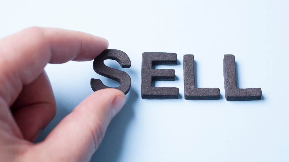 Sale vs Sell: What's the Difference? How to Sell Outdoor Furniture Successfully